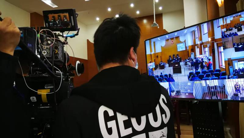 AI生成VS人工创意——汨罗市广告片拍摄公司的技术浪漫主义实践